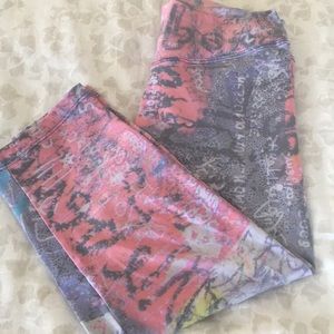 Graffiti cropped leggings. Size XS-S